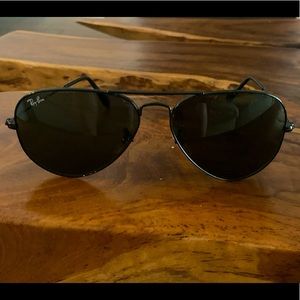 AUTHENTIC Ray ban Aviator glasses, Black RB3025